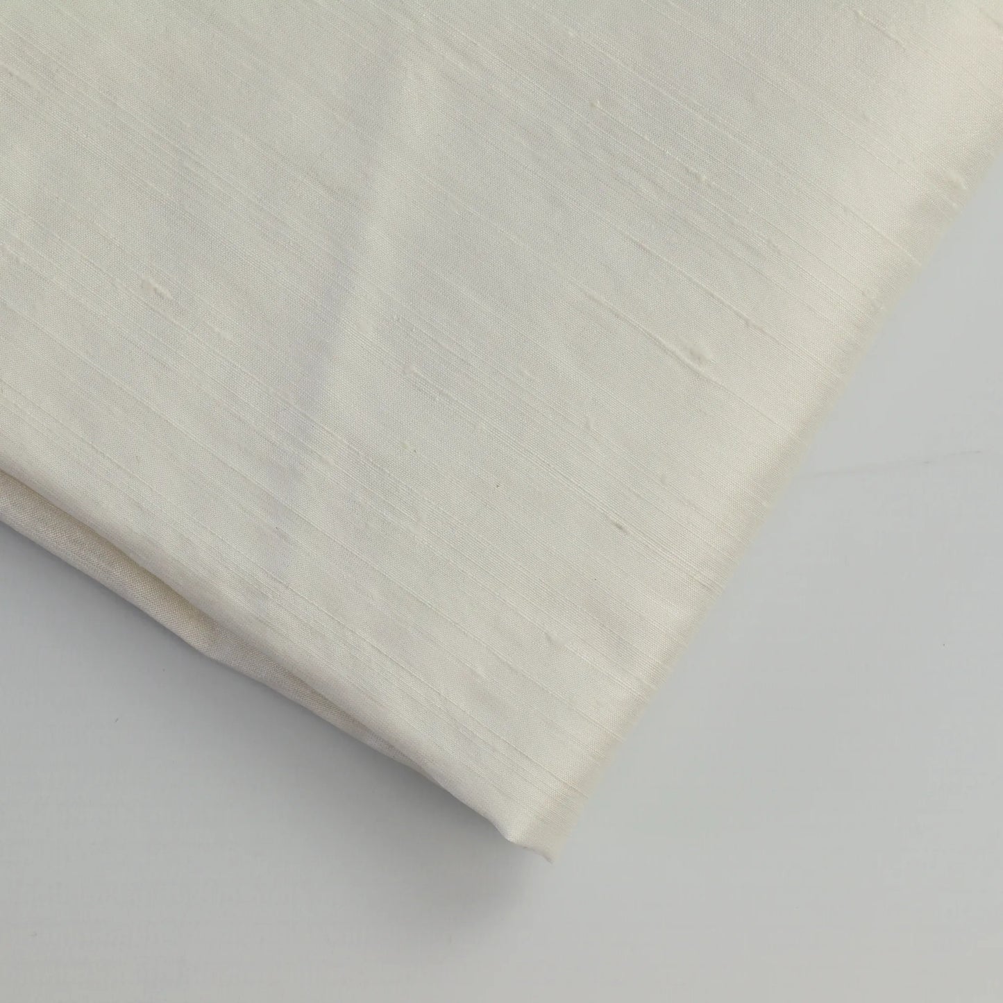 off-white-silk-dupioni-home-decor-fabric-remnants – close-up of colour, pattern and texture