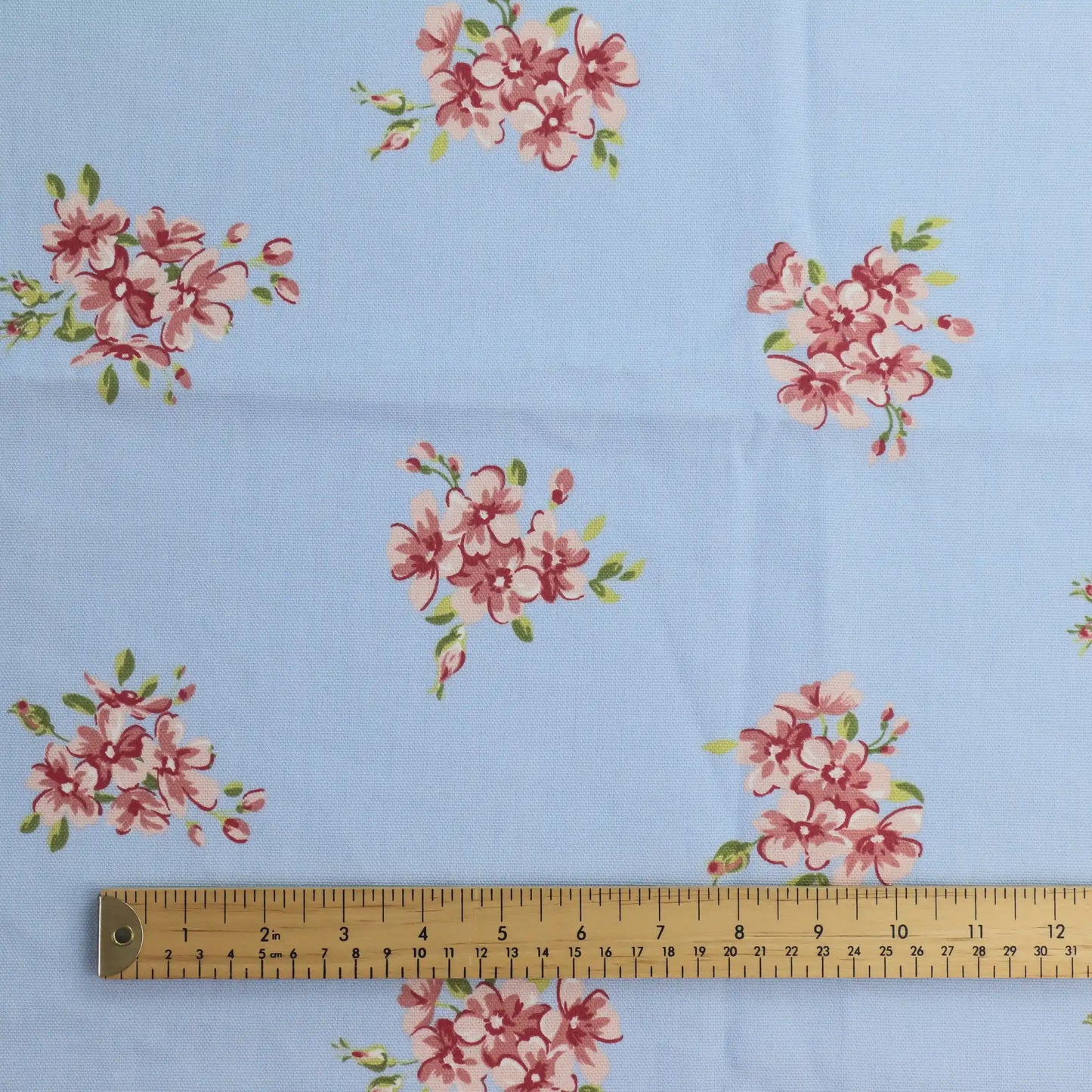 blue-floral-home-decor-cotton-remnants – product laid flat showing its colour and pattern
