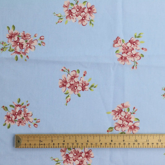 blue-floral-home-decor-cotton-remnants – product laid flat showing its colour and pattern