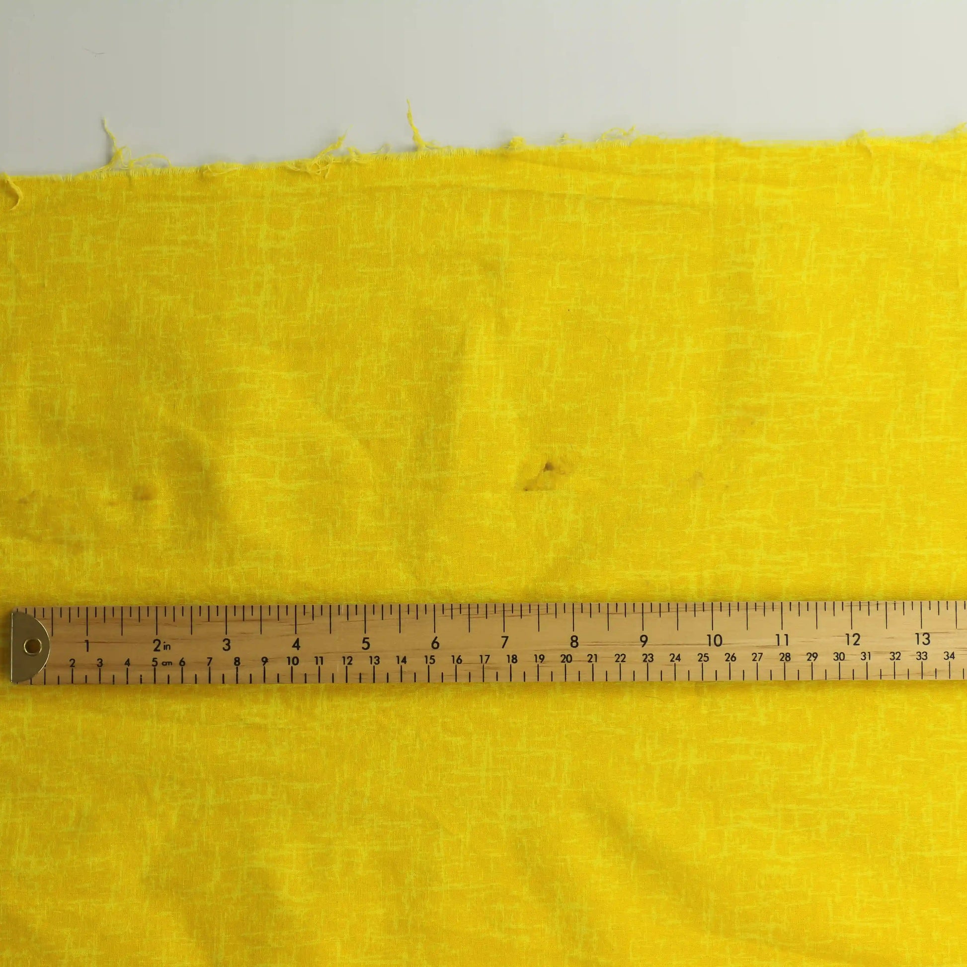 yellow-semi-solid-quilting-fabric – close-up of colour, pattern and texture