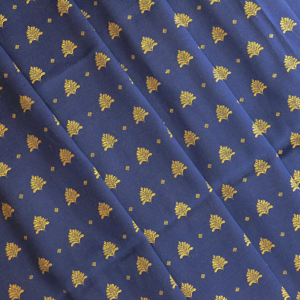 blue-&-gold-tree-print-jacquard – full product view